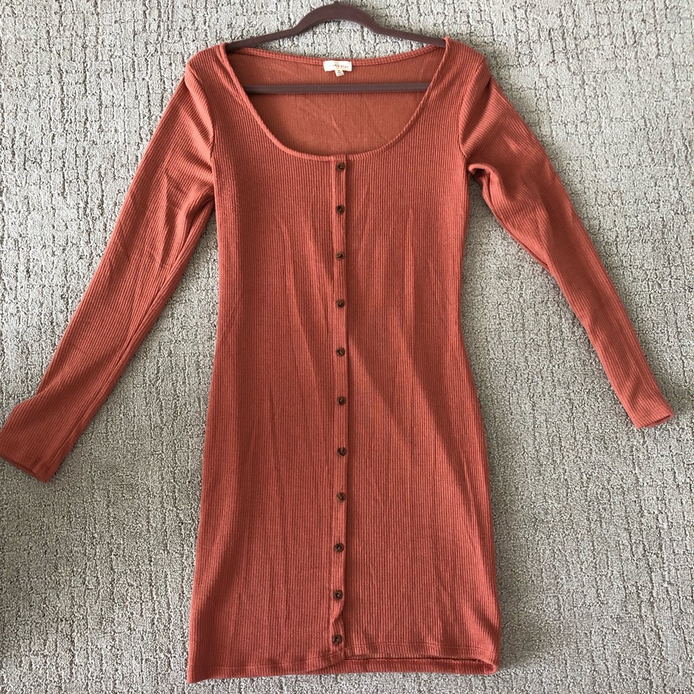 Long sleeve, ribbed maternity dress.